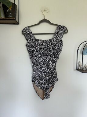 Albion Savannah White Leopard Print One Piece Swimsuit Ruched Wide Strap Medium